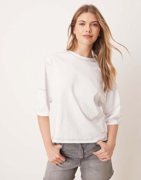ASOS DESIGN boxy crop t-shirt med kontrastsömmar i vitt - Image 1