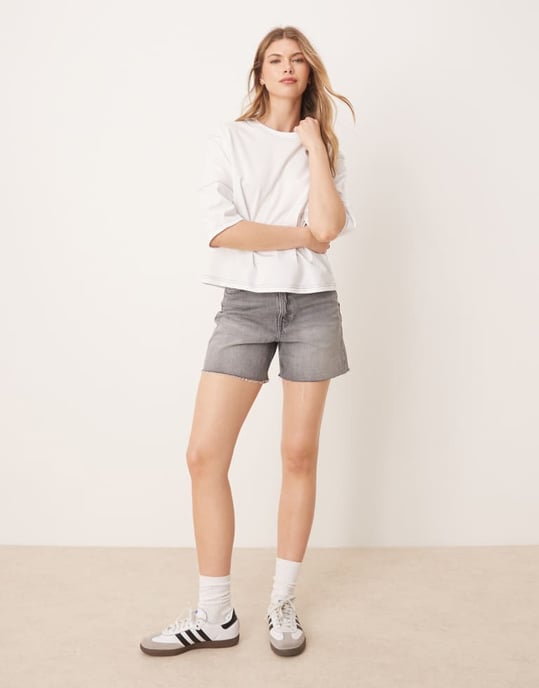 ASOS DESIGN boxy crop t-shirt med kontrastsömmar i vitt - Image 3