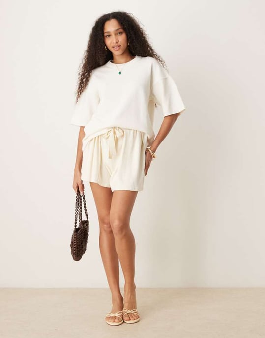 ASOS DESIGN stickad slub avslappnad t-shirt i crème - Image 4
