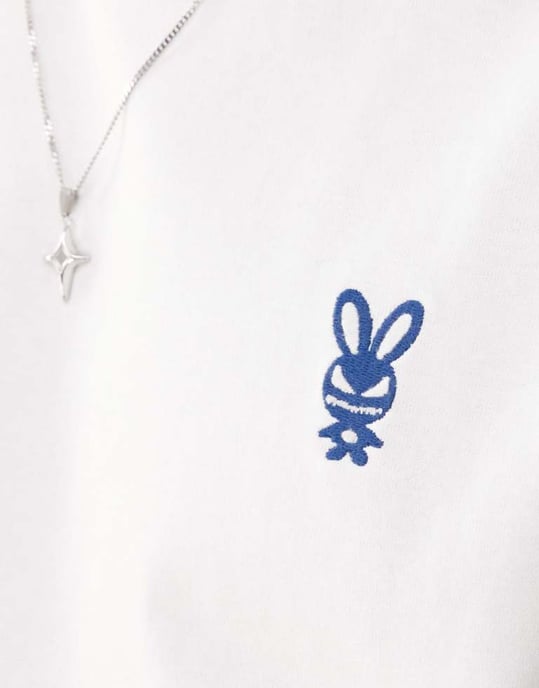 Veckodagsavslappnad passform t-shirt med frambroderad grafik i vitt - Image 3