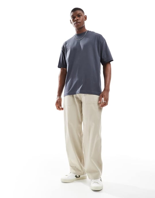 ASOS DESIGN Essentials 2-pack överdimensionerade t-shirts i gräddfärg och kolgrå - Image 4