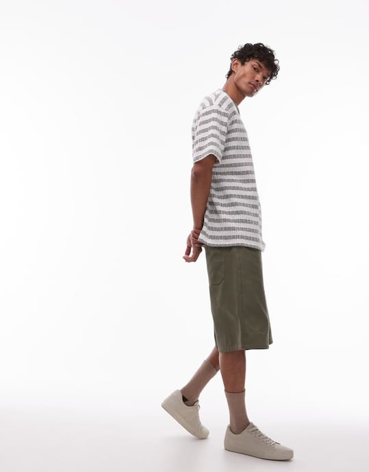 Topman avslappnad passform t-shirt med texturerad rand i khaki - Image 4