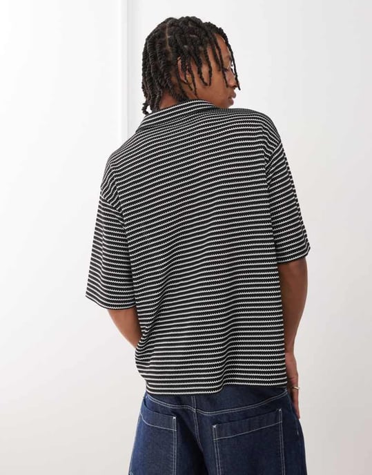 Återvunnen vintage texturerad jersey randig kortärmad resort polo top i svart - Image 4