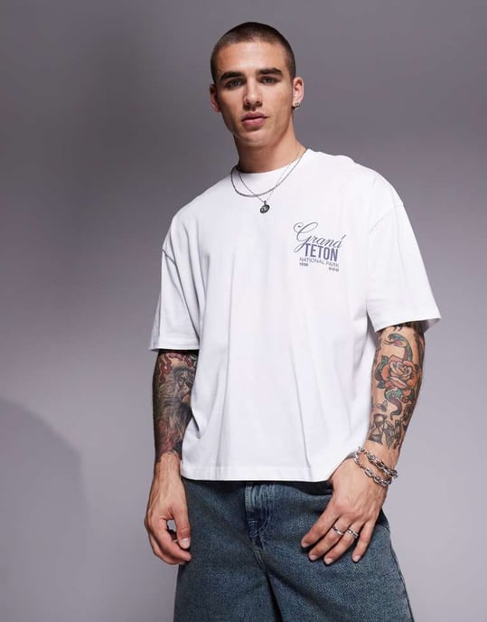 ASOS DESIGN boxy oversize t-shirt med scenisk grafik i vitt - Image 2