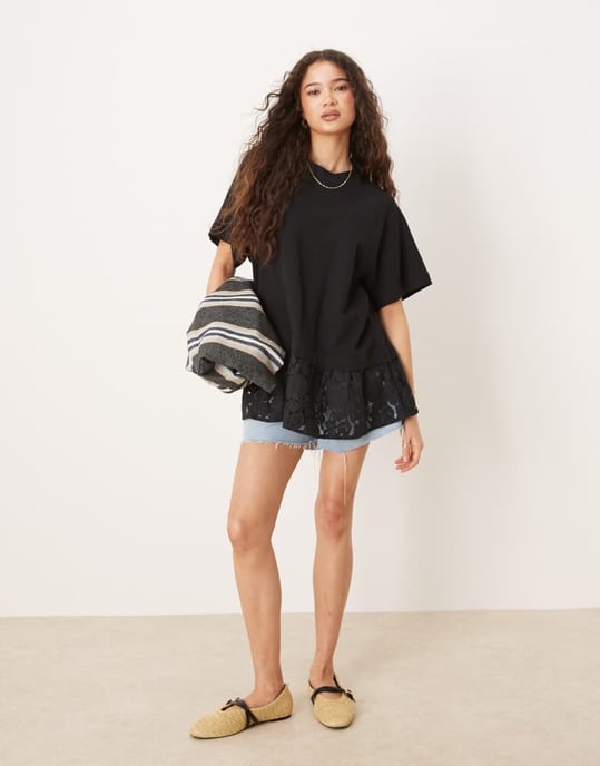 ASOS DESIGN oversized raglan t-shirt med spetsdetalj i svart - Image 3