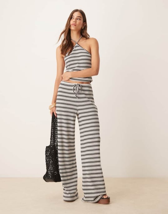ASOS DESIGN randig halterneck toppen i brun och krämfärg - Image 2