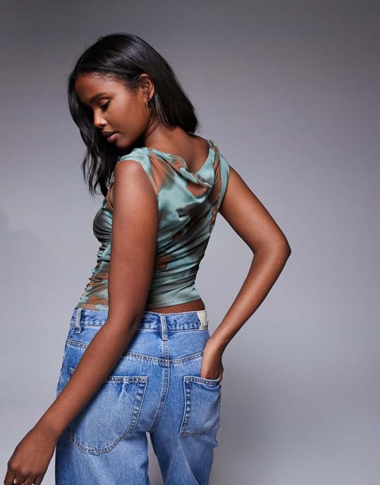 ASOS DESIGN samlad kortärmad off-shoulder mesh-top i abstrakt grunge-mönster - Image 4