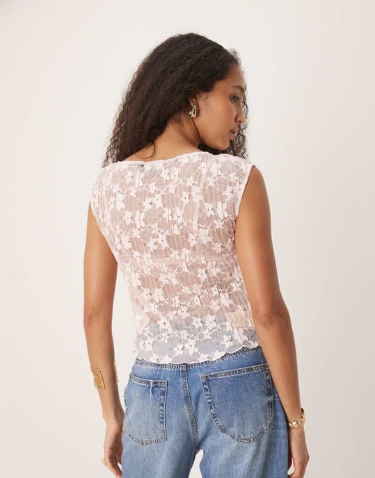 Motel Nova spets t-shirt topp i rosa - Image 4