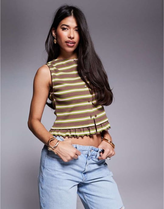 ASOS DESIGN randig volang utanärmad boxy topp i brun - Image 3