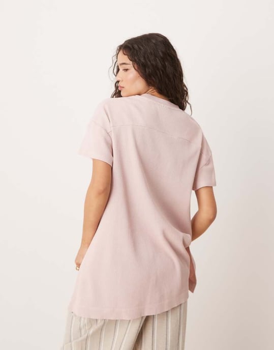 ASOS DESIGN oversized våffel t-shirt med extrem nederkant i tvättad rosa - Image 3