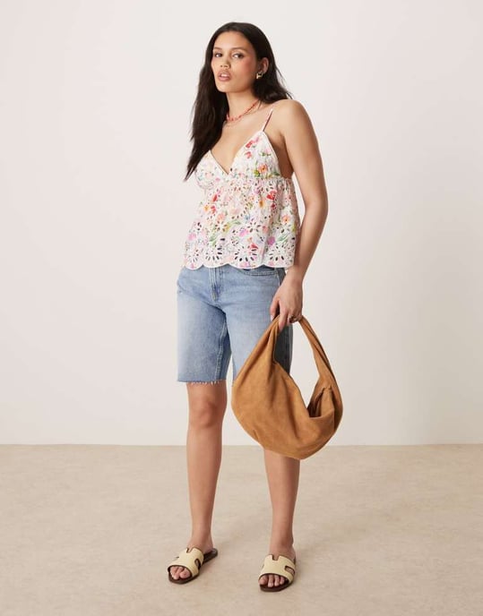Gina Tricot strapless blommig broderad singlet-topp i färgglad blommönster - Image 2