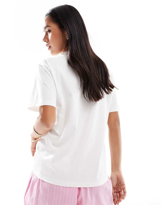 Vero Moda boxy t-shirt med broderi av Santa Monica i vitt - Image 4