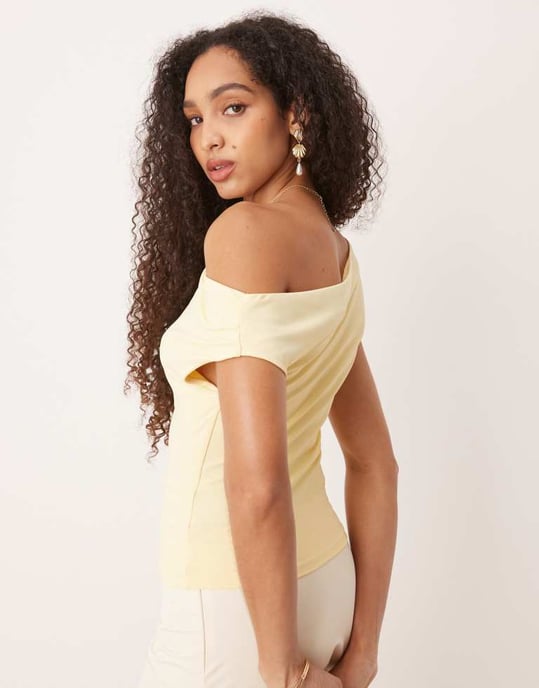 Gina Tricot slinky jersey enaxlad rynkad twist-topp i smörgul - Image 4