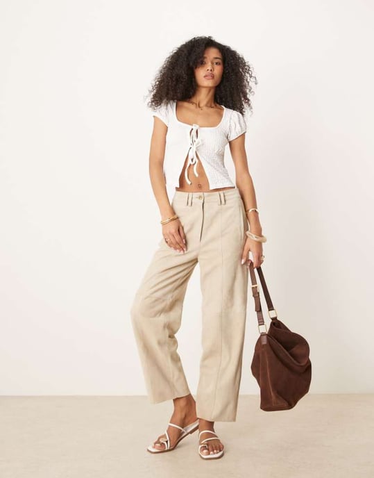 ASOS DESIGN texturerad babydoll med knyt-fram detaljer i vitt - Image 2