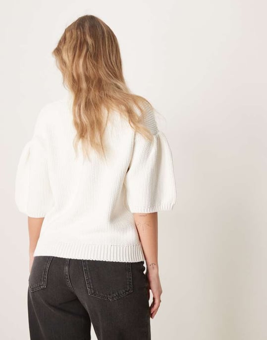 ASOS DESIGN stickad chunky stitch t-shirt i krämfärg - Image 2