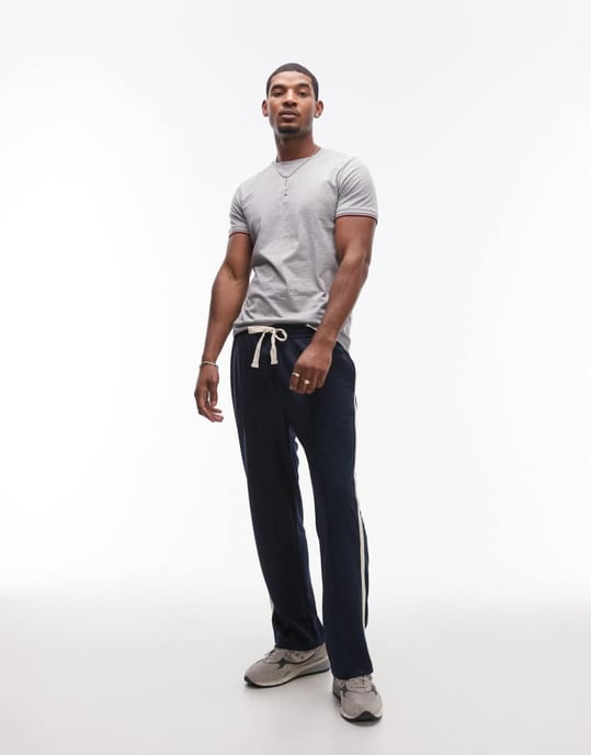 Tommy Hilfiger t-shirt med logotyp i grått - Image 3