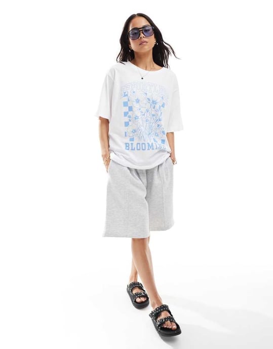 ENBART blommig grafik oversized t-shirt i vitt - Image 2