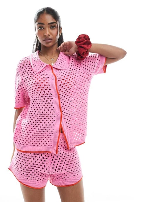 Pieces öppen stickad boxy polotröja set i rosa och rött - Image 1