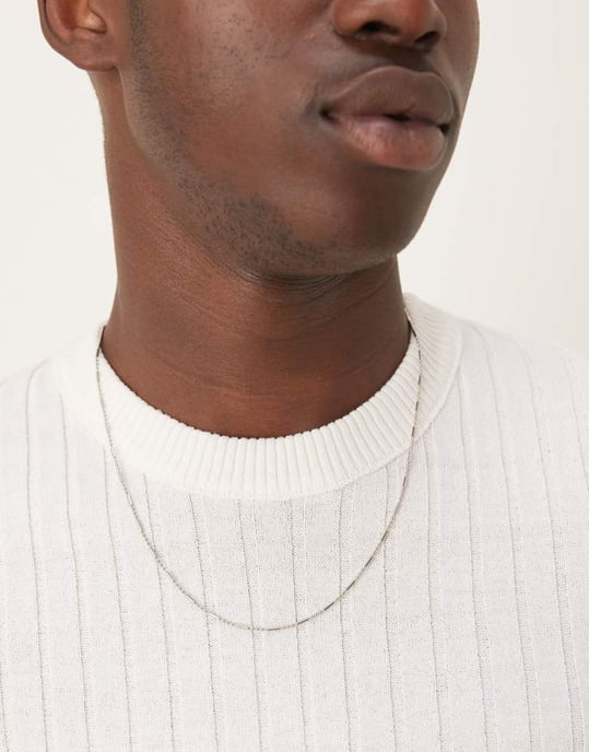 ASOS DESIGN muskelpassform lätt stickad rib t-shirt i vitt - Image 2