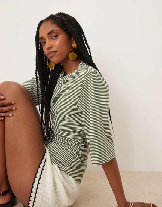 ASOS DESIGN randig insvängd t-shirt i grön - Image 2