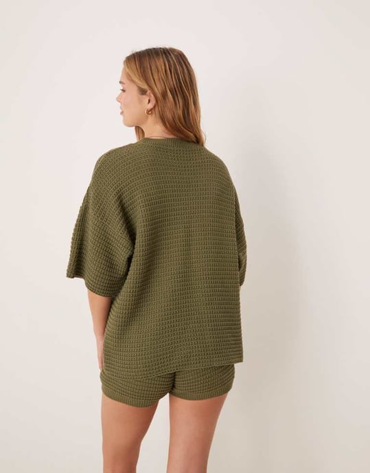 ASOS DESIGN matchande stickad avslappnad t-shirt i khaki - Image 4