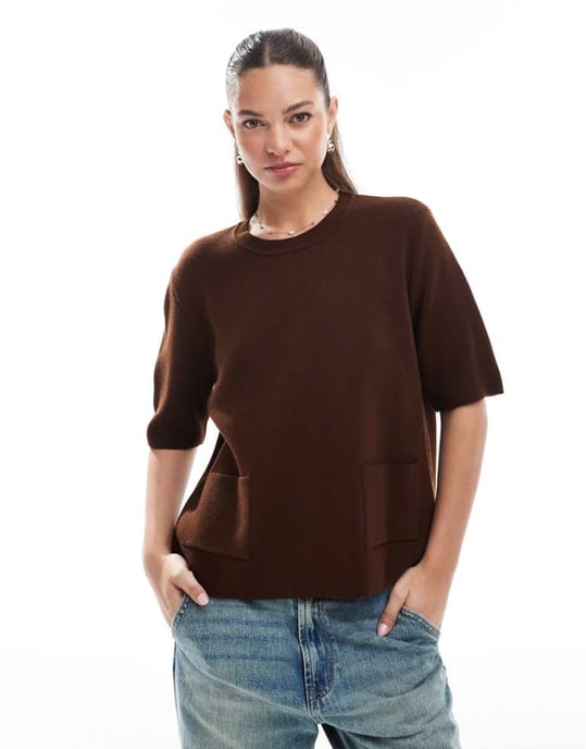 ASOS DESIGN stickad t-shirt med fickor i brunt - Image 1
