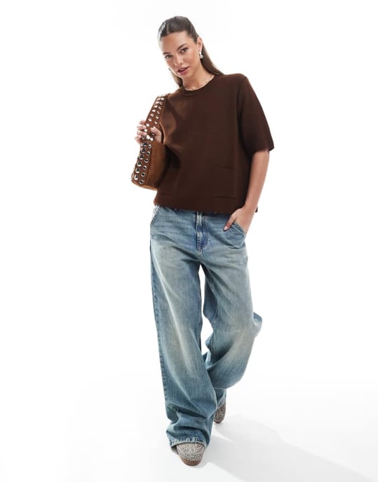 ASOS DESIGN stickad t-shirt med fickor i brunt - Image 3