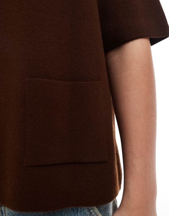 ASOS DESIGN stickad t-shirt med fickor i brunt - Image 4