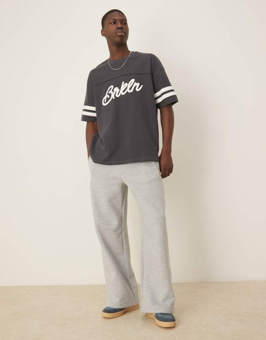 ASOS DESIGN oversized stadapplikation på våfflad tyg i kolgrå - Image 2