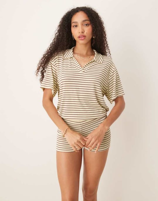 ASOS DESIGN kortärmad rugbykrage topp set i gul och chokladrand - Image 1