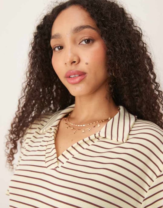 ASOS DESIGN kortärmad rugbykrage topp set i gul och chokladrand - Image 2