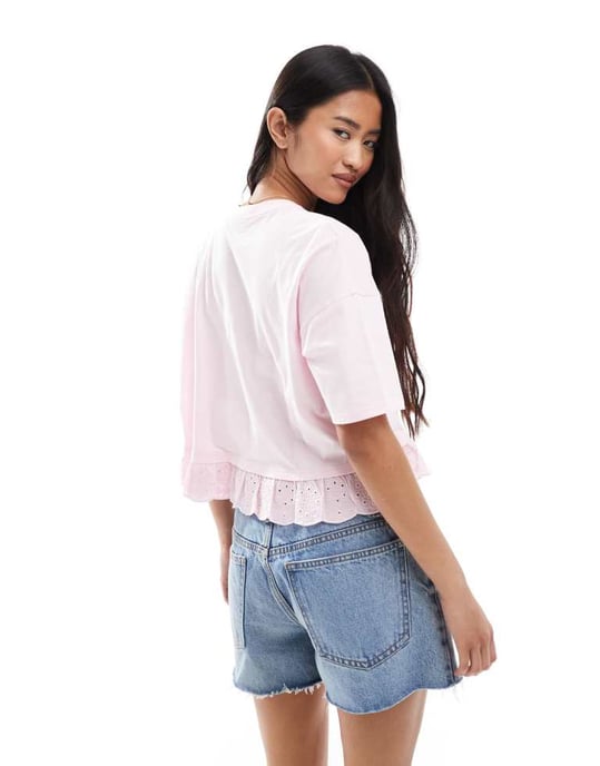Miss Selfridge broderad hem kortärmad t-shirt i ljusrosa - Image 4