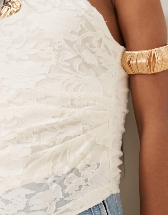 Gina Tricot jacquard kortärmad off-shoulder topp med asymmetrisk nederkant i vitt - Image 3