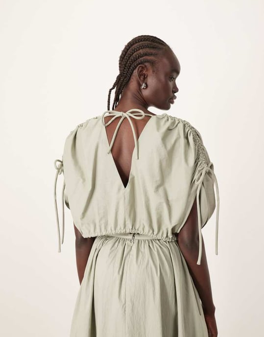 ARRANGE plunge top co-ord med rynkdetalj i salvia - Image 2