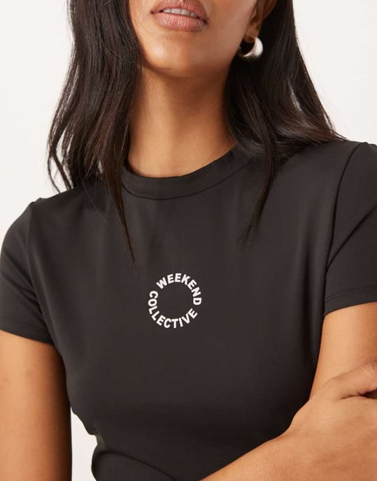 ASOS DESIGN Weekend Collective slinky baby t-shirt i svart - Image 2