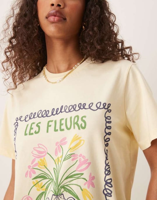 ASOS DESIGN t-shirt i regular fit med blommig grafik i tvättad citron - Image 2