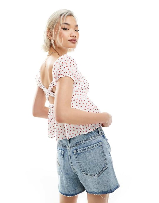 Hollister babydoll topp med puffärmar och öppen rygg i röd och vit prickig mönster - Image 3