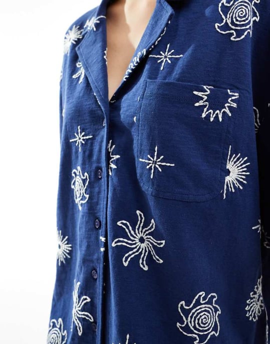 ASOS DESIGN revere skjorta set med solstice broderi i marinblå - Image 4