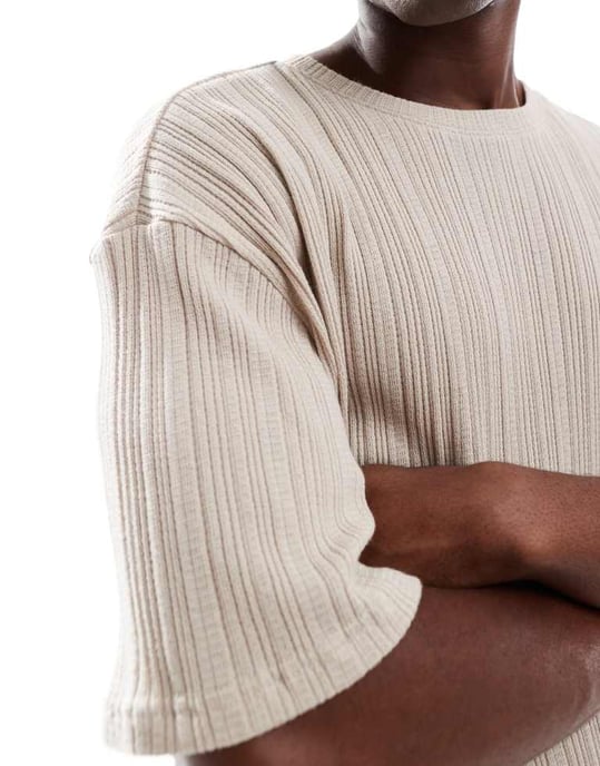 ONLY & SONS avslappnad passform strukturerad t-shirt i beige - Image 4