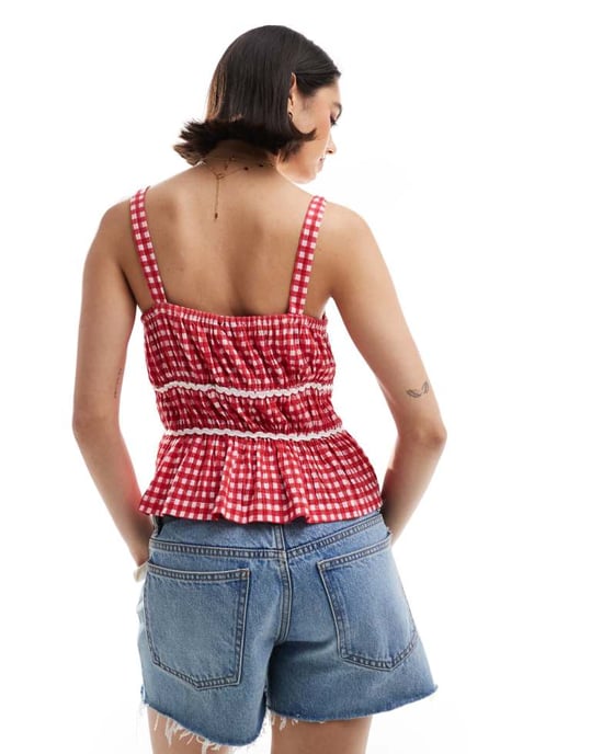 ASOS DESIGN mjölkpiga topp i rutigt med ricrac detaljer i röd - Image 2