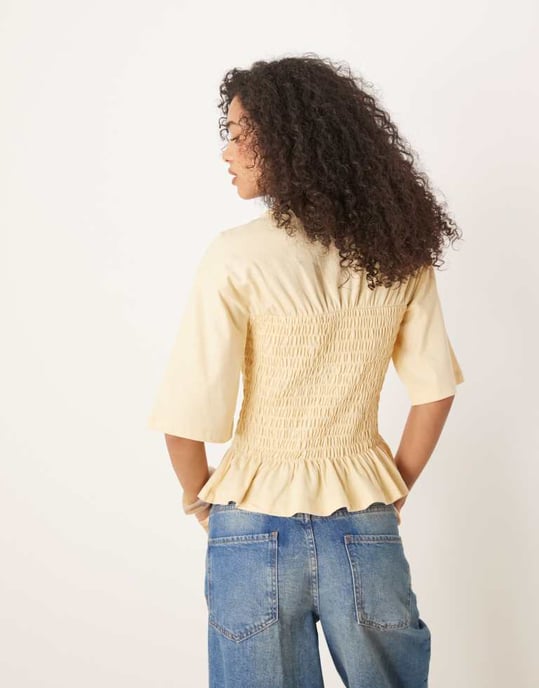 ASOS DESIGN rynkad t-shirt i smörmjölk - Image 2