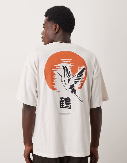Utvald oversize t-shirt med krantryck på ryggen i off white - Image 1