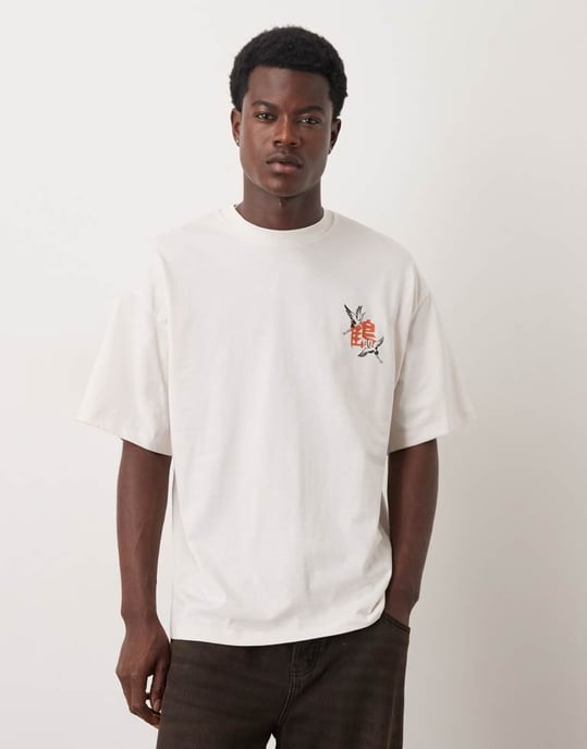 Utvald oversize t-shirt med krantryck på ryggen i off white - Image 3