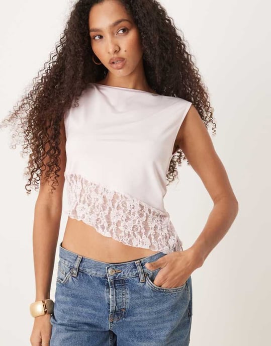ASOS DESIGN båtformad spets asymmetrisk topp i babyrosa - Image 1