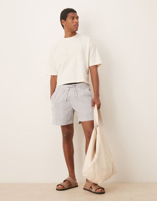 ASOS DESIGN kort oversized t-shirt med tonalt utskuret broderi i creme - Image 2