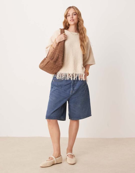 ASOS DESIGN premium texturerad t-shirt med franskant i crème - CRÈME - Image 3