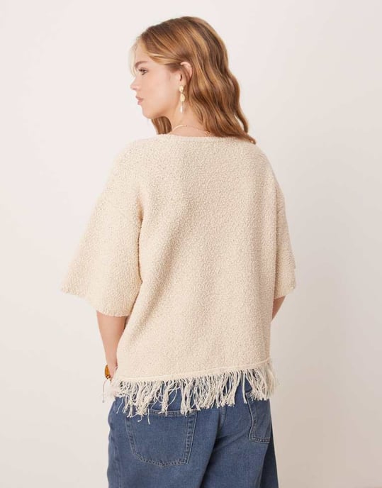 ASOS DESIGN premium texturerad t-shirt med franskant i crème - CRÈME - Image 4