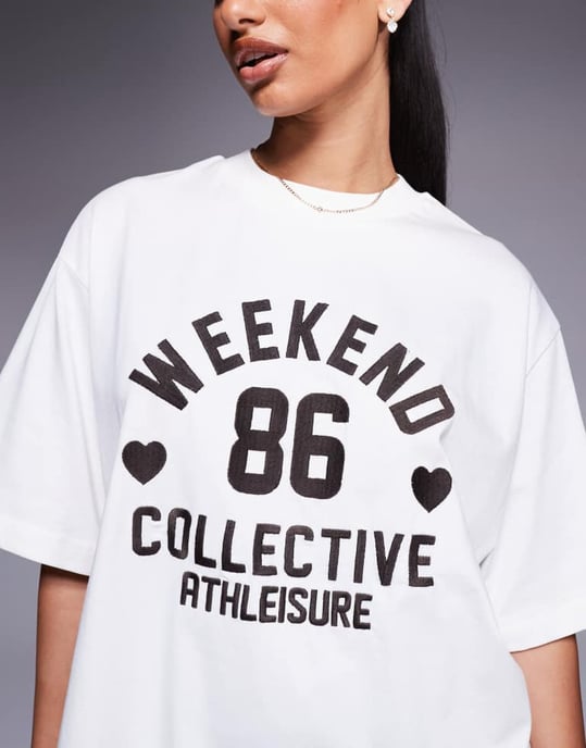 Weekend Collective sammanställning t-shirt med broderad chokladhjärtprint i krämfärg - Image 3