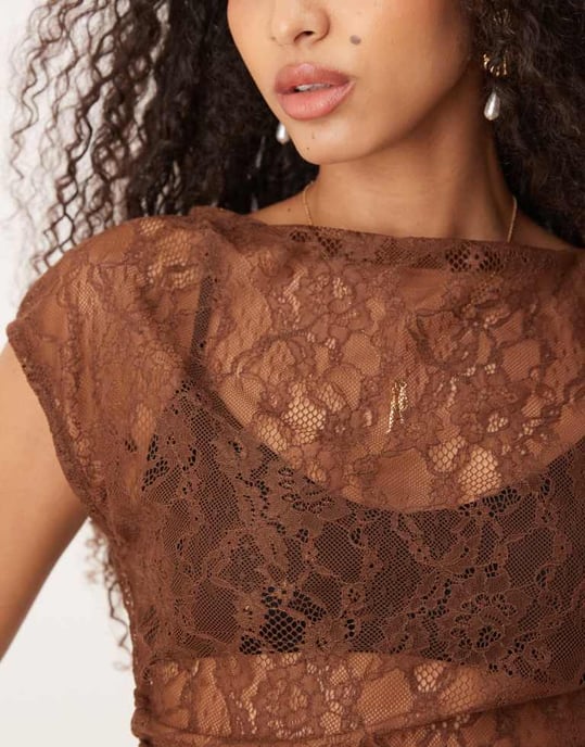 ASOS DESIGN genomskinlig spets off-shoulder rynkad top i brunt - Image 2