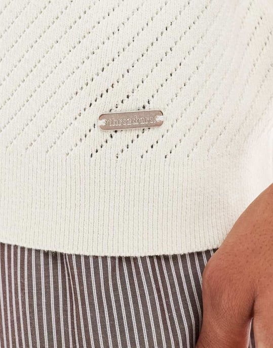 Sliten bomullsrik stickad t-shirt i ecru - Image 4